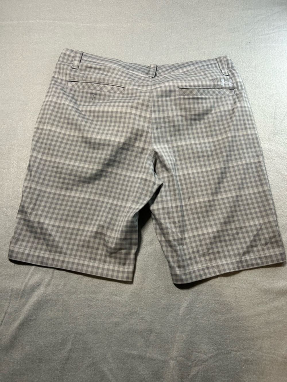 Under Armour Men’s Gray Plaid Golf Shorts - Picture 8 of 9